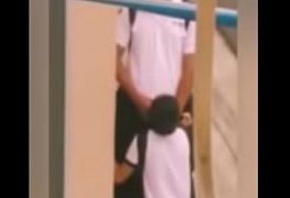 Novinha mamou o seu colega na saída