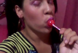 Novinha manhosa batendo siririca