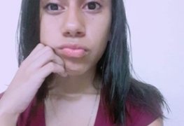 Novinha morena caiu na net nua no banheiro