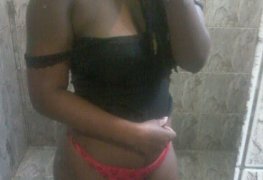 Novinha mulata tirando selfie