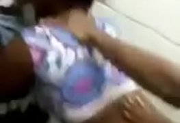 Novinha negra safadinha dando pra dois caras