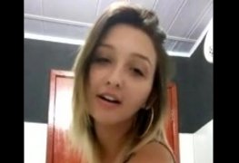Novinha patricinha caiu na net piscando pontinho