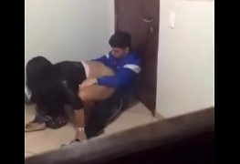 Novinha é pega no flagra transando com o amigo no banheiro