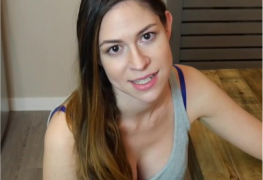 Novinha peituda de quatro liberando o rabo até receber leitinho