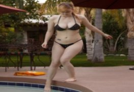 Novinha peituda peladinha querendo foder na piscina do hotel