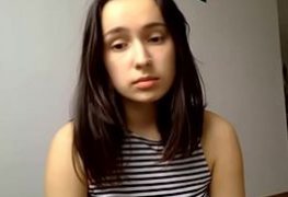 Novinha peluda esqueceu de se depilar e apareceu pelada