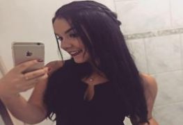 Novinha perfeita peladinha no banheiro
