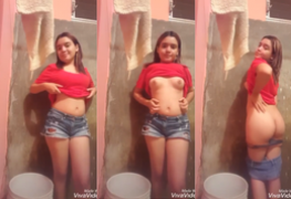 Novinha pobre mostrando os peitins pequenos que cabe tudinho na boca
