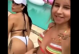 Novinha querendo da surra de buceta