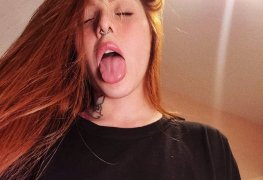 Novinha ruiva corpo tatuado dando o cuzinho sexo amador