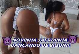 Novinha Safadinha Dançando De Biquíni