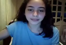 Novinha santinha teve celular roubado na escola e teve vídeo vazado