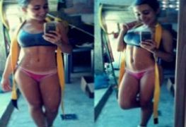 Novinha sarada com uma bunda perfeita