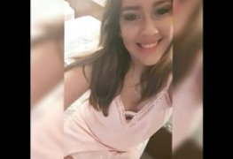 Novinha tesuda na siririca pedindo leite pro seu namorado