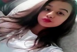 Novinha tocando siririca no banheiro caiu na net