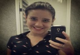Novinha tomando banho e irmão safado filmando