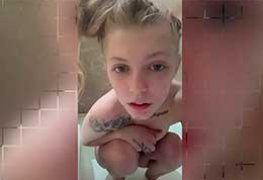 Novinha tomando banho e lavando a xereca