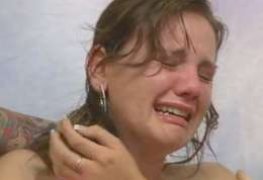 Novinha virgem chora no sexo oral