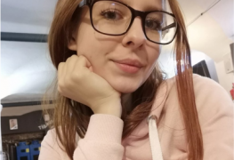 Novinha vou deixar sua rola bem dura depois mete no meu cuzinho