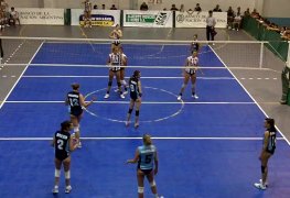 Novinhas do time de vôlei jogando de shortinho