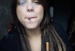 Nudes da maconheira Ester Marques caiu na net