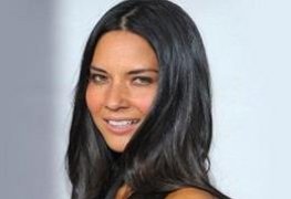 Olivia Munn atriz gostosa foi hackeada e vazou peladinha