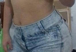 Pâmela , loira rabuda
