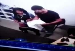 Patrão fodendo a putinha casada no horario de trabalho