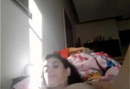 peituda latina se toca