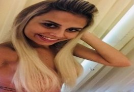 Rafaella gp loira siliconada muito gostosa tírou fotos peladinha