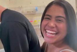 Renan Bolsonaro lava louça para comer Cearense da mansão maromba