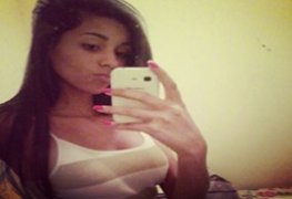 Roberta carioca gostosa caiu na net depois de perder o celular