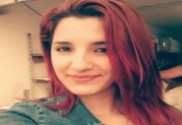 Ruivinha balconista de banco em SP caiu na net pelada