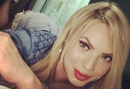 Sabrina Rabanne loiraça deliciosa puta de luxo faz boquete maravilhoso no client