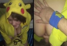 Sacana e seu fetiche vestiu a ninfeta de pikachu e comeu