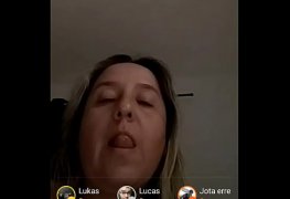 Safada coroa na live se exibindo