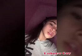 Safadinha mostra os seios na net