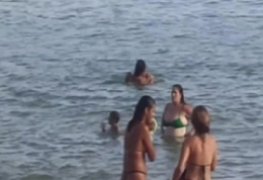 Safadinhos dando uma rapidinha no mar em Rio das Ostras