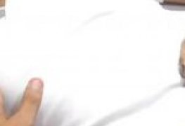 Se aproveita que a prima dorme