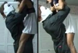 Seria killer enforcando e comendo a buceta da novinha de camisola