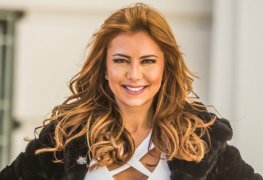 Simone soares pelada na novela o astro