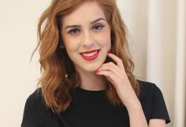 Sophia abrahão mostrando os peitos - confissões de adolescente