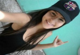 Stephanie confiou demais ficou pelada e caiu na net