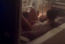Surpreendeu a prima se tocando e....