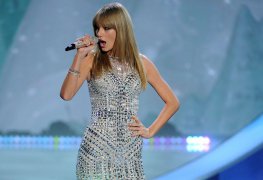 Taylor Swift mostrando a buceta na webcam
