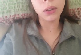 Torando a bucetinha da prima enquanto o tio tá no bar