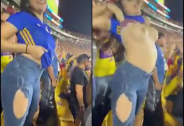 Torcedora nua estadio mostrando os peitos em jogo Mexicano do Tigres e Pachuca