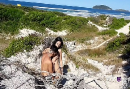 Turista Pede Informação e Ganha Foda Gostosa Na Praia