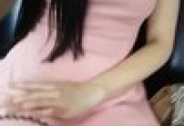 Vídeo jovem safada de São Paulo levantando vestido mostrando buceta dentro do Ur