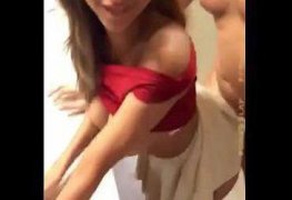 Vídeo Pornô Amador Com Safada Dando A Buceta